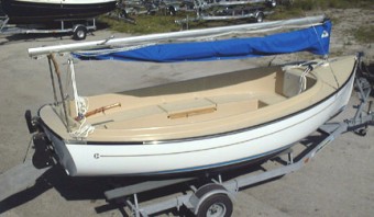 Compac Suncat Daysailer on trailer - Photo of Com-Pac Sun Cat Daysailer sail boat