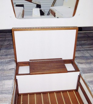 Com-Pac Eclipse companionway step - Photo of Com-Pac Eclipse sail boat